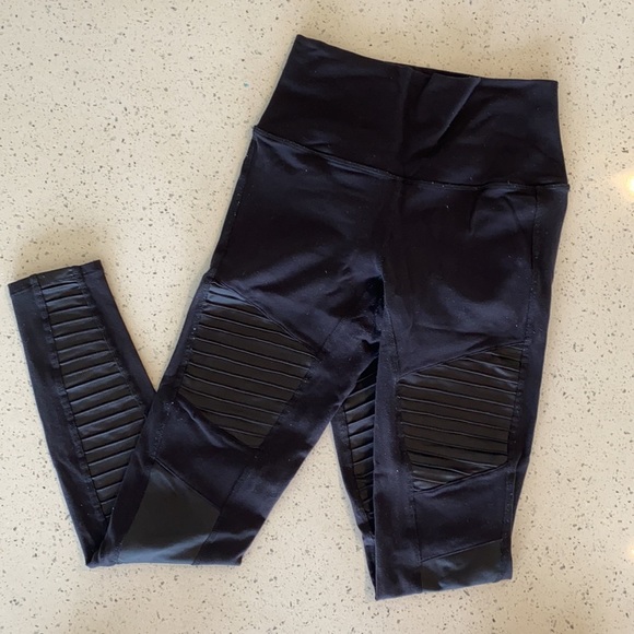 Alo Moto Leggings - Picture 2 of 3